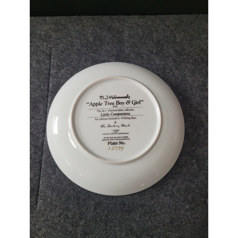 Vintage M.J. Hummel “Apple Tree Boy and Girl” Plate L5794 - Picture 2 of 4